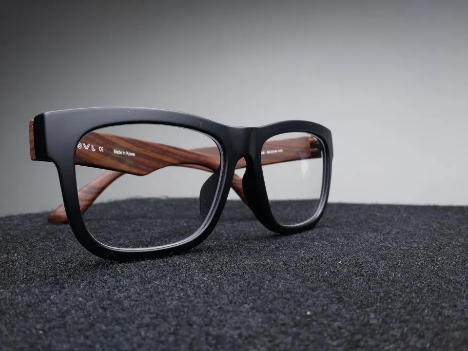 The Vintage Eyewear Campaign: Color, Reflections and Film in LA